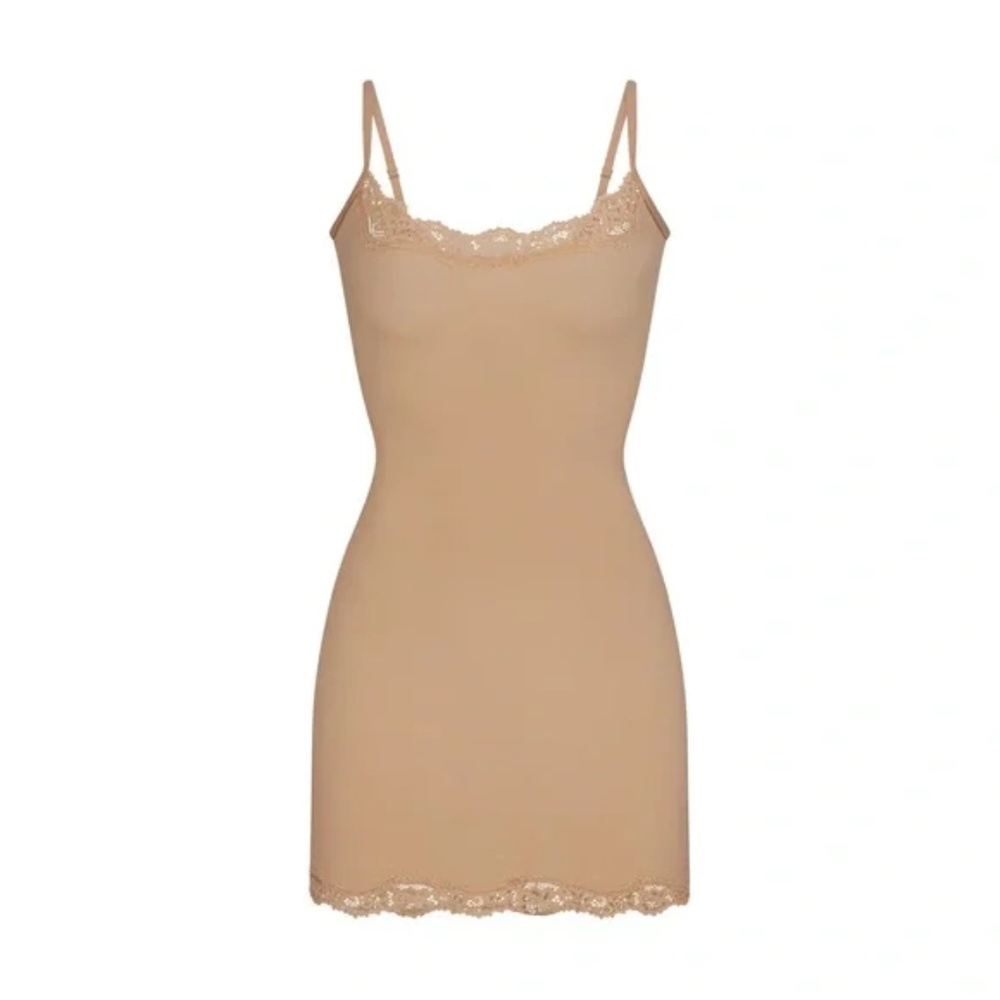 SKIMS FITS EVERYBODY LACE SLIP DRESS  CLAY Size small